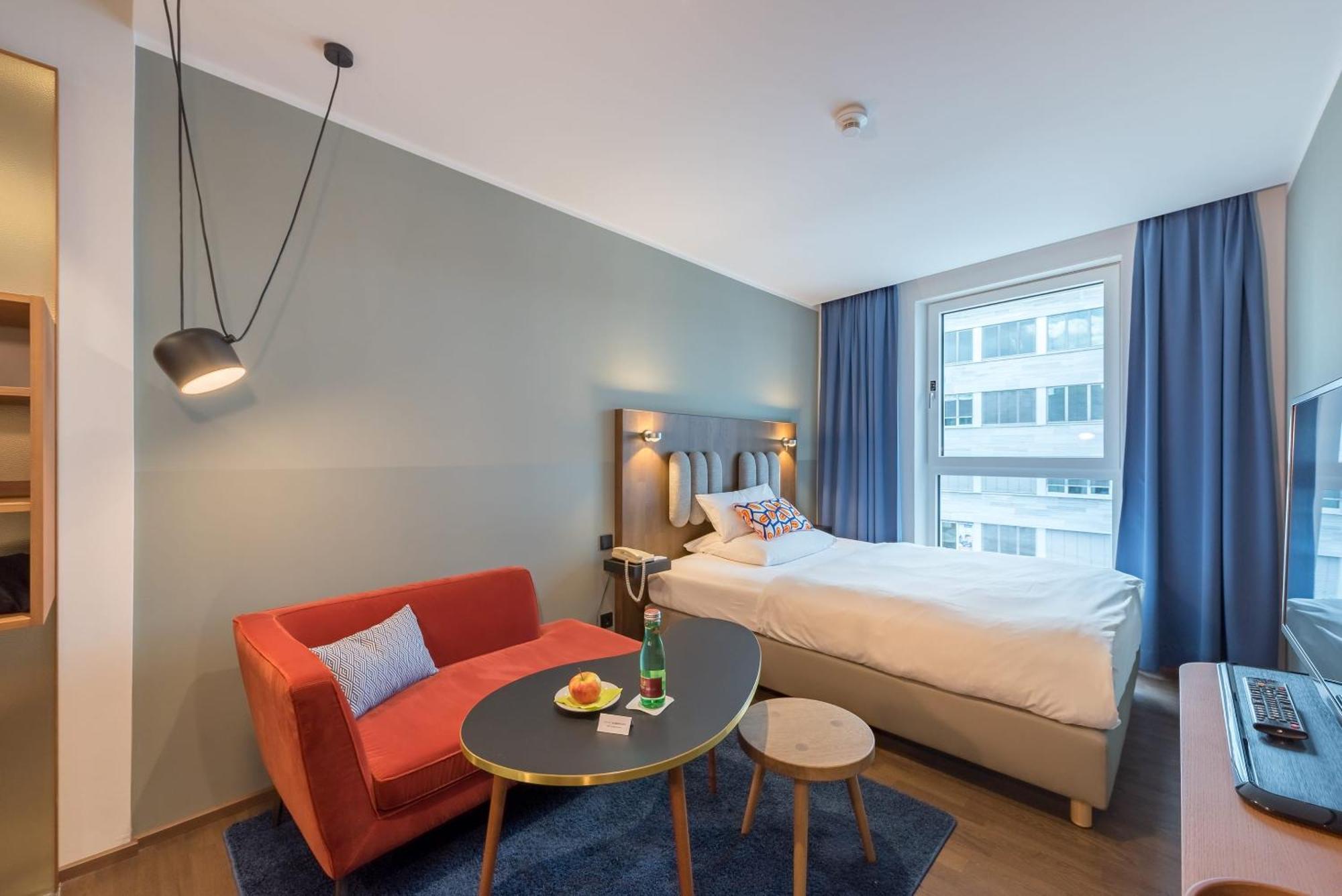 Standard Single Room,683806302:JPEG